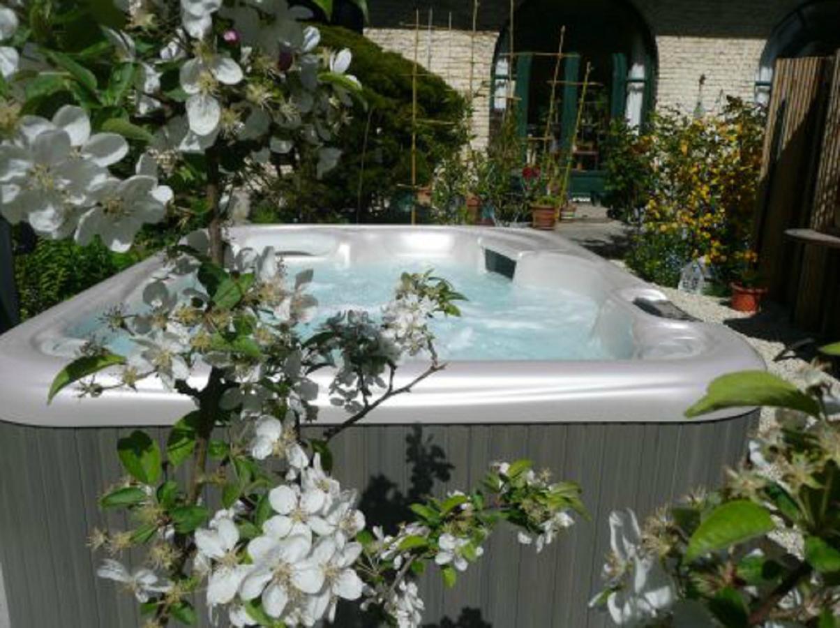 Bed and breakfast Manoir De Bois En Ardres Extérieur photo