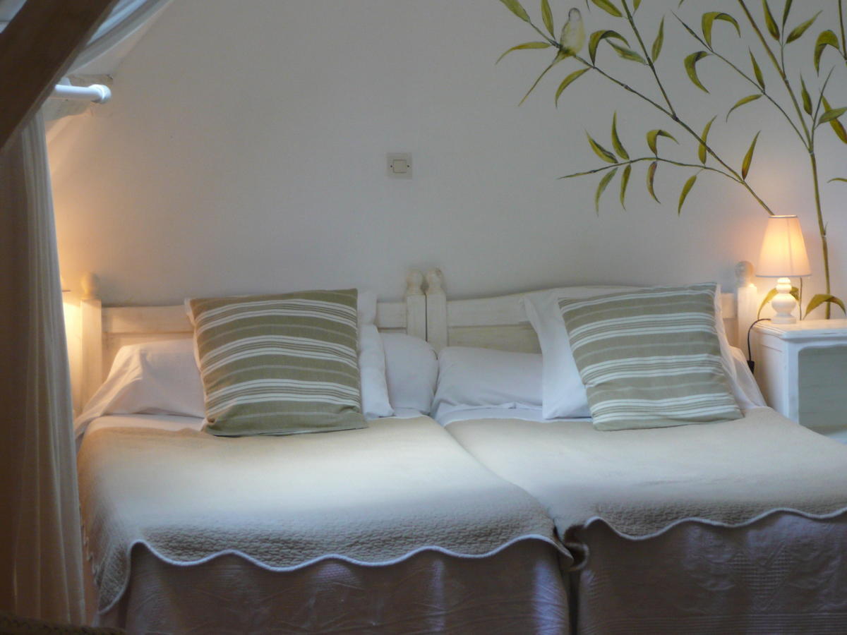 Bed and breakfast Manoir De Bois En Ardres Chambre photo